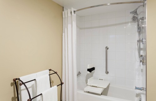 Fredericton Hotel | Holiday Inn Express & Suites Fredericton by IHG