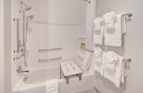 Charlotte Hotel | Holiday Inn Express & Suites Charlotte Southwest by IHG