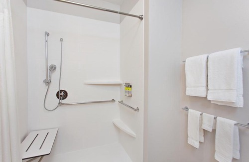 Moses Lake Hotel | Holiday Inn Express & Suites - Moses Lake by IHG