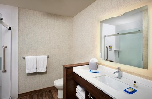 Brantford Hotel | Holiday Inn Express & Suites - Brantford by IHG