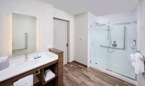 Brantford Hotel | Holiday Inn Express & Suites - Brantford by IHG