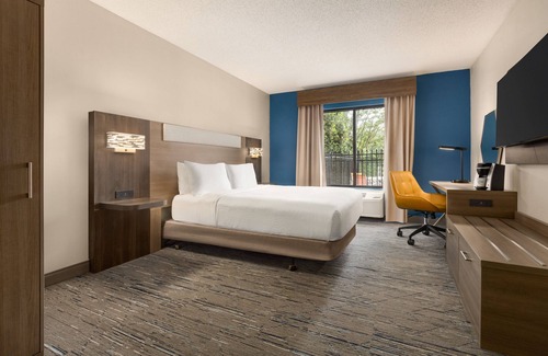 Greenville Downtown Hotel | Holiday Inn Express & Suites Greenville - Downtown by IHG