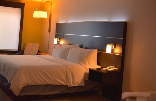 Maryville Hotel | Holiday Inn Express & Suites Maryville by IHG