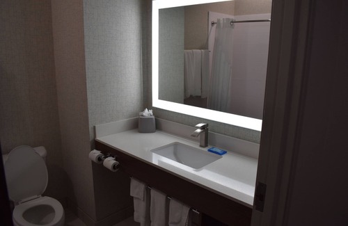 McPherson Hotel | Holiday Inn Express & Suites McPherson by IHG
