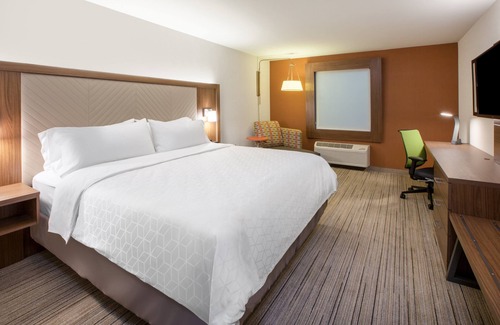 North San Jose Hotel | Holiday Inn Express & Suites San Jose Airport by IHG