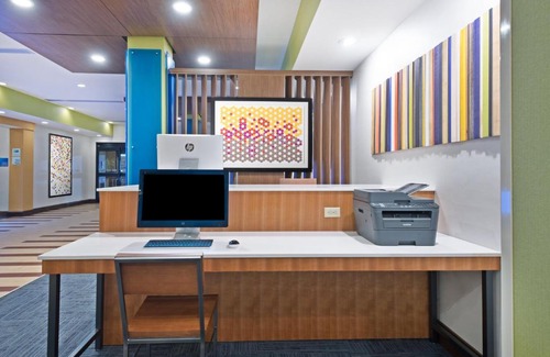 Uniontown Hotel | Holiday Inn Express & Suites Uniontown by IHG