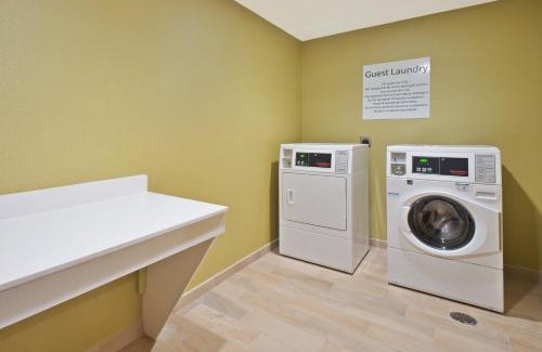 Uniontown Hotel | Holiday Inn Express & Suites Uniontown by IHG