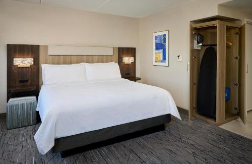 Rosemount Hotel | Holiday Inn Express & Suites Kitchener Southeast by IHG