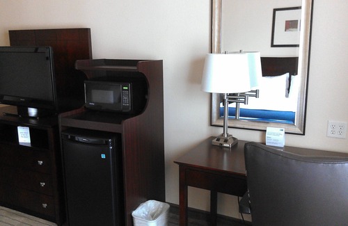 Marshall Hotel | Holiday Inn Express & Suites Marshall by IHG