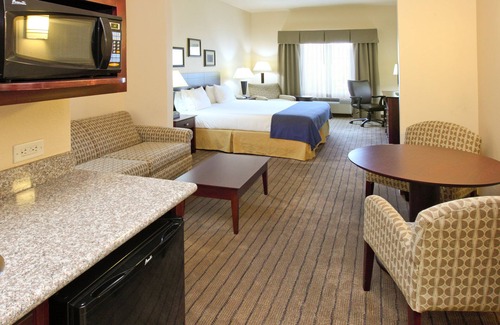 Marshall Hotel | Holiday Inn Express & Suites Marshall by IHG