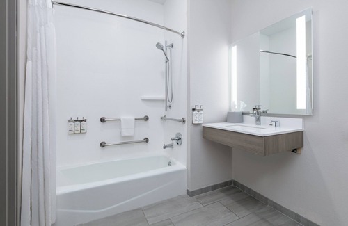 Marshall Hotel | Holiday Inn Express & Suites Marshall by IHG