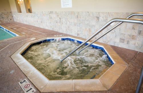 Northwood Hotel | Holiday Inn Express & Suites Northwood by IHG