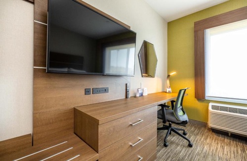 South San Jose Hotel | Holiday Inn Express & Suites - San Jose Silicon Valley by IHG