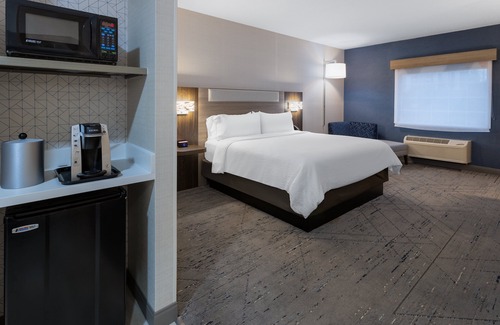 Monaca Hotel | Holiday Inn Express & Suites Center Township by IHG