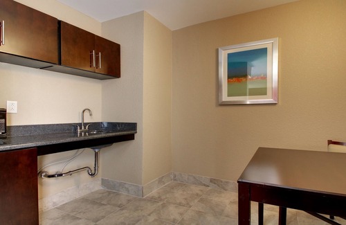 Jackson Hotel | Holiday Inn Express & Suites Jackson Downtown - Coliseum by IHG