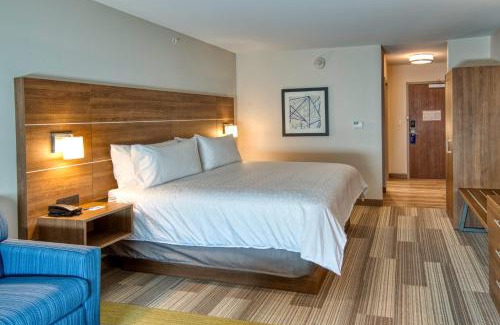 Downtown Omaha Hotel | Holiday Inn Express & Suites Omaha Downtown Old Market by IHG