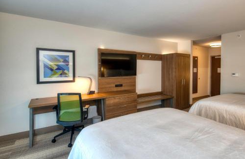 Downtown Omaha Hotel | Holiday Inn Express & Suites Omaha Downtown Old Market by IHG