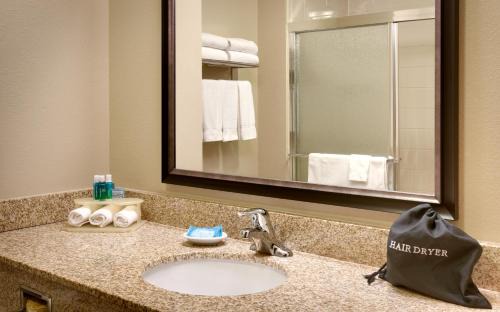 Sunset Heights Hotel | Holiday Inn Express & Suites Orem-North Provo