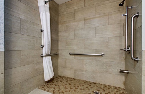 Lebanon Hotel | Holiday Inn Express & Suites Lebanon by IHG