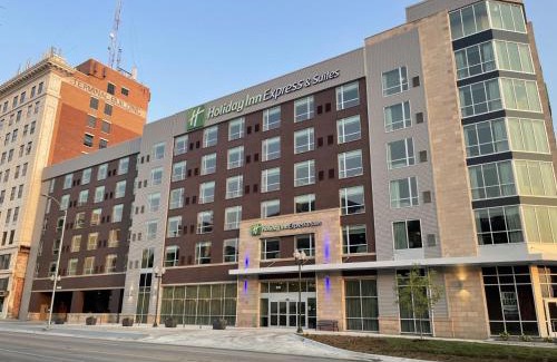 Downtown Lincoln Hotel | Holiday Inn Express & Suites - Lincoln Downtown by IHG
