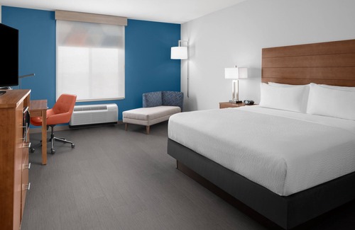 Midland Hotel | Holiday Inn Express & Suites Midland South I-20 by IHG