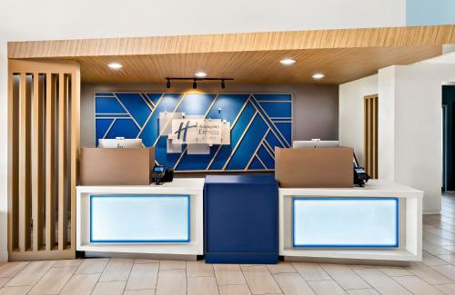 Southeast Raleigh Hotel | Holiday Inn Express & Suites Raleigh NE - Medical Ctr Area by IHG