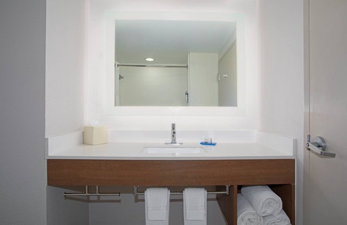 Tucson Hotel | Holiday Inn Express & Suites Tucson by IHG