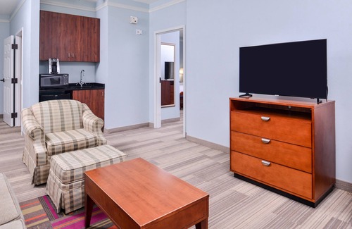 Temple Terrace Hotel | Holiday Inn Express Tampa N I-75 - University Area by IHG