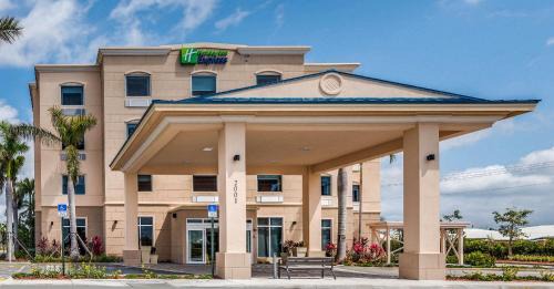 Boynton Beach Hotel | Holiday Inn Express & Suites Boynton Beach West by IHG