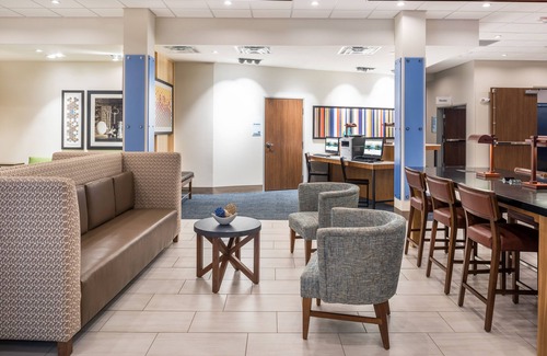 Chesterfield Hotel | Holiday Inn Express & Suites St. Louis - Chesterfield by IHG