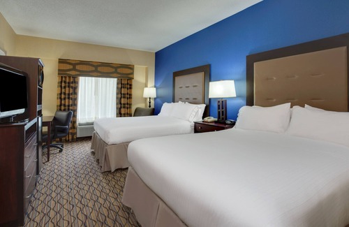 East Brunswick Hotel | Holiday Inn Express Tower Center by IHG