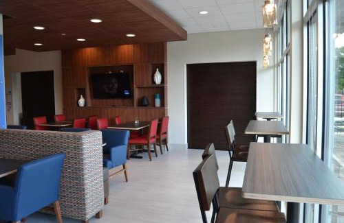 Goodlettsville Hotel | Holiday Inn Express & Suites Goodlettsville N - Nashville by IHG