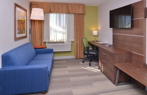 Stevens Point Hotel | Holiday Inn Express and Suites Stevens Point by IHG