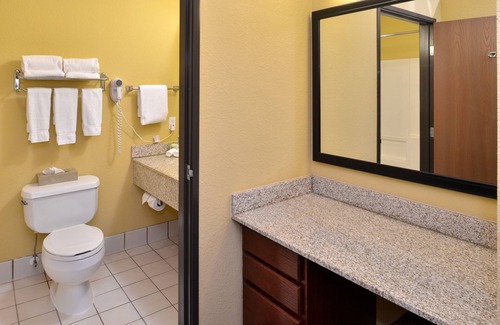 Stevens Point Hotel | Holiday Inn Express and Suites Stevens Point by IHG