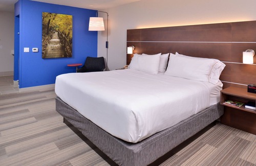 Stevens Point Hotel | Holiday Inn Express and Suites Stevens Point by IHG