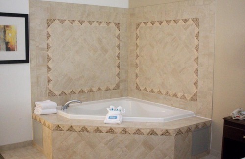 West Jefferson Hotel | Holiday Inn Express West Jefferson by IHG