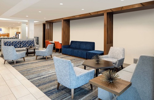 Pleasant Valley Hotel | Holiday Inn Express Vancouver North - Salmon Creek by IHG