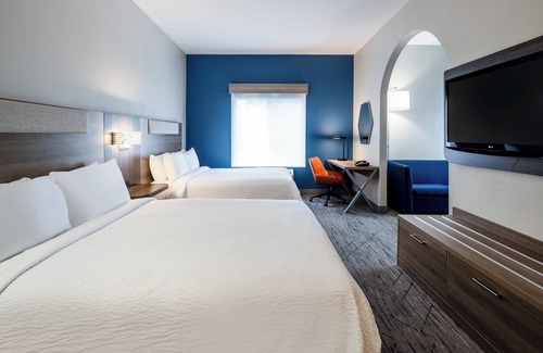 Pleasant Valley Hotel | Holiday Inn Express Vancouver North - Salmon Creek by IHG