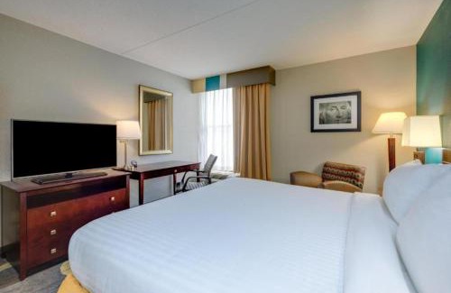 Camp Springs Hotel | Holiday Inn Express Washington DC East- Andrews AFB by IHG