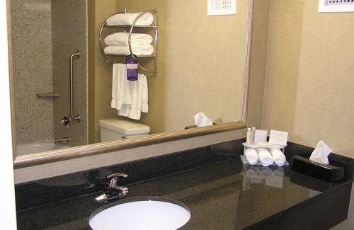 Woodstock Hotel | Holiday Inn Express Woodstock-Shenandoah Valley by IHG