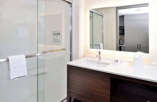 Overland Park Hotel | Holiday Inn Hotel & Suites Overland Park - Convention Center by IHG