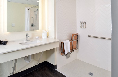 Overland Park Hotel | Holiday Inn Hotel & Suites Overland Park - Convention Center by IHG