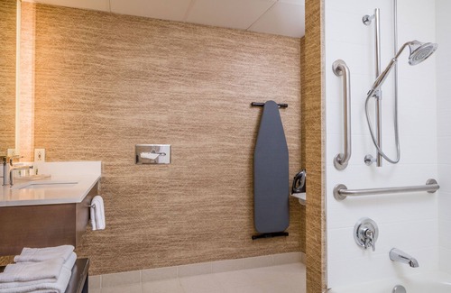 Manchester Hotel | Holiday Inn Manchester Airport by IHG