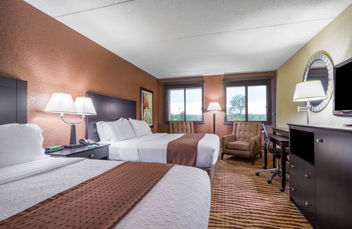 Manitowoc Hotel | Holiday Inn Manitowoc by IHG
