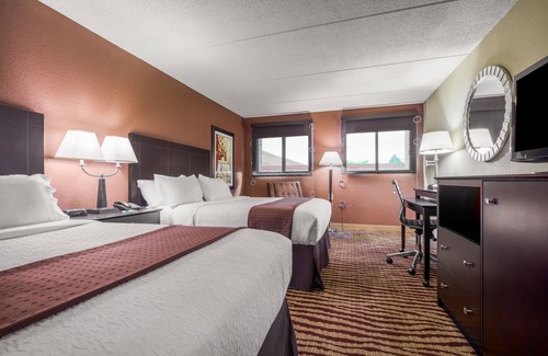 Manitowoc Hotel | Holiday Inn Manitowoc by IHG