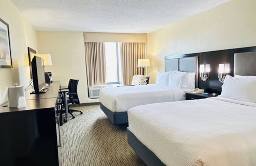 Miami Springs Hotel | Holiday Inn Miami - International Airport by IHG