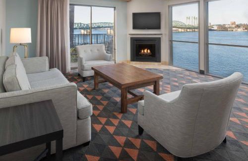 Hayden Island Hotel | Holiday Inn Portland - Columbia Riverfront by IHG