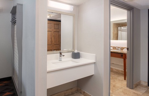 Hayden Island Hotel | Holiday Inn Portland - Columbia Riverfront by IHG