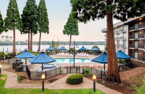 Hayden Island Hotel | Holiday Inn Portland - Columbia Riverfront by IHG