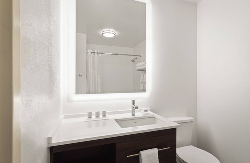 Bothell Hotel | Holiday Inn & Suites Bothell by IHG